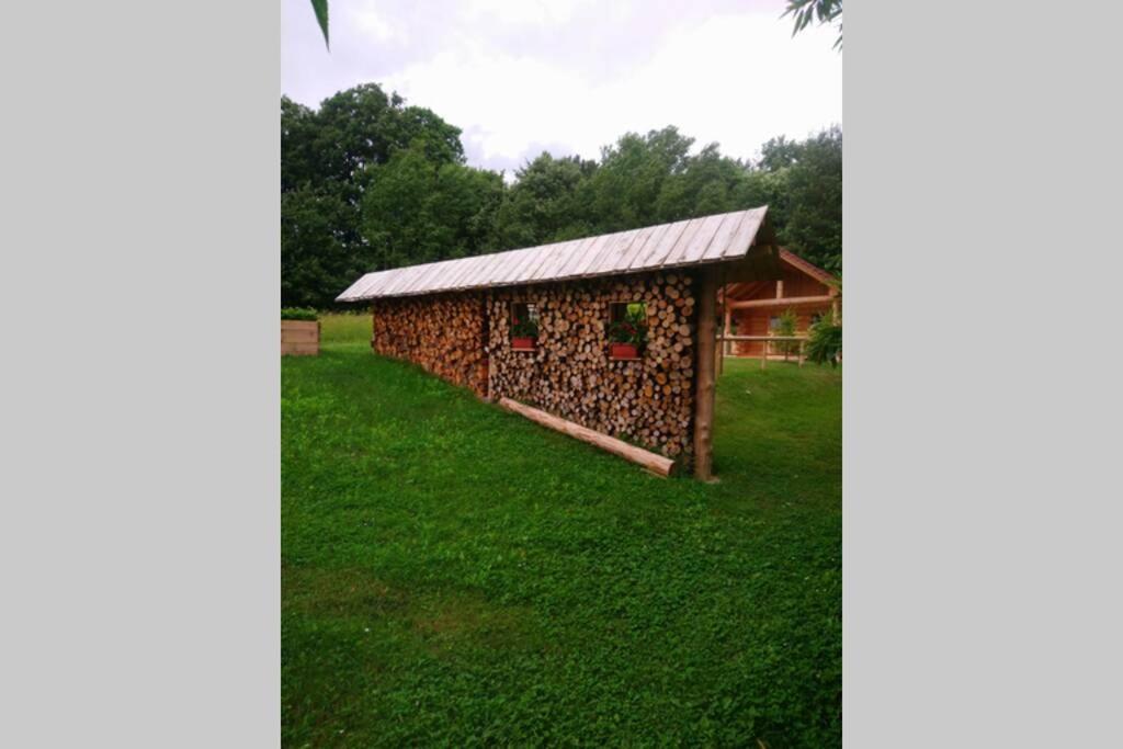 Hut At The Forest Male Brusnice Extérieur photo