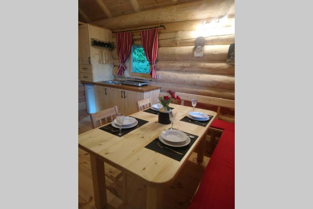 Hut At The Forest Male Brusnice Extérieur photo