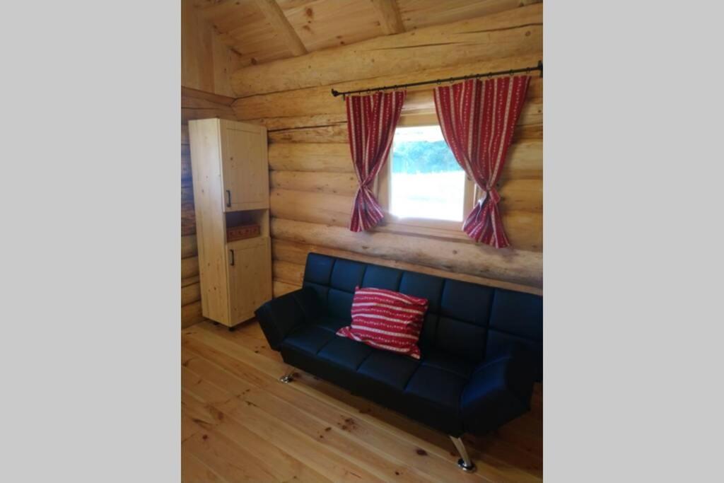 Hut At The Forest Male Brusnice Extérieur photo