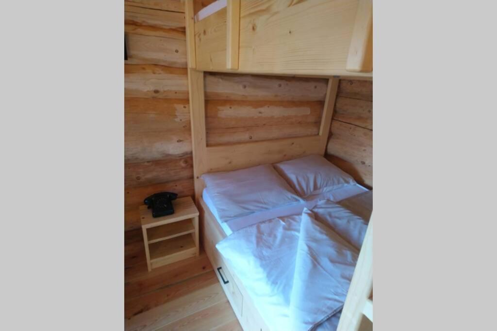Hut At The Forest Male Brusnice Extérieur photo