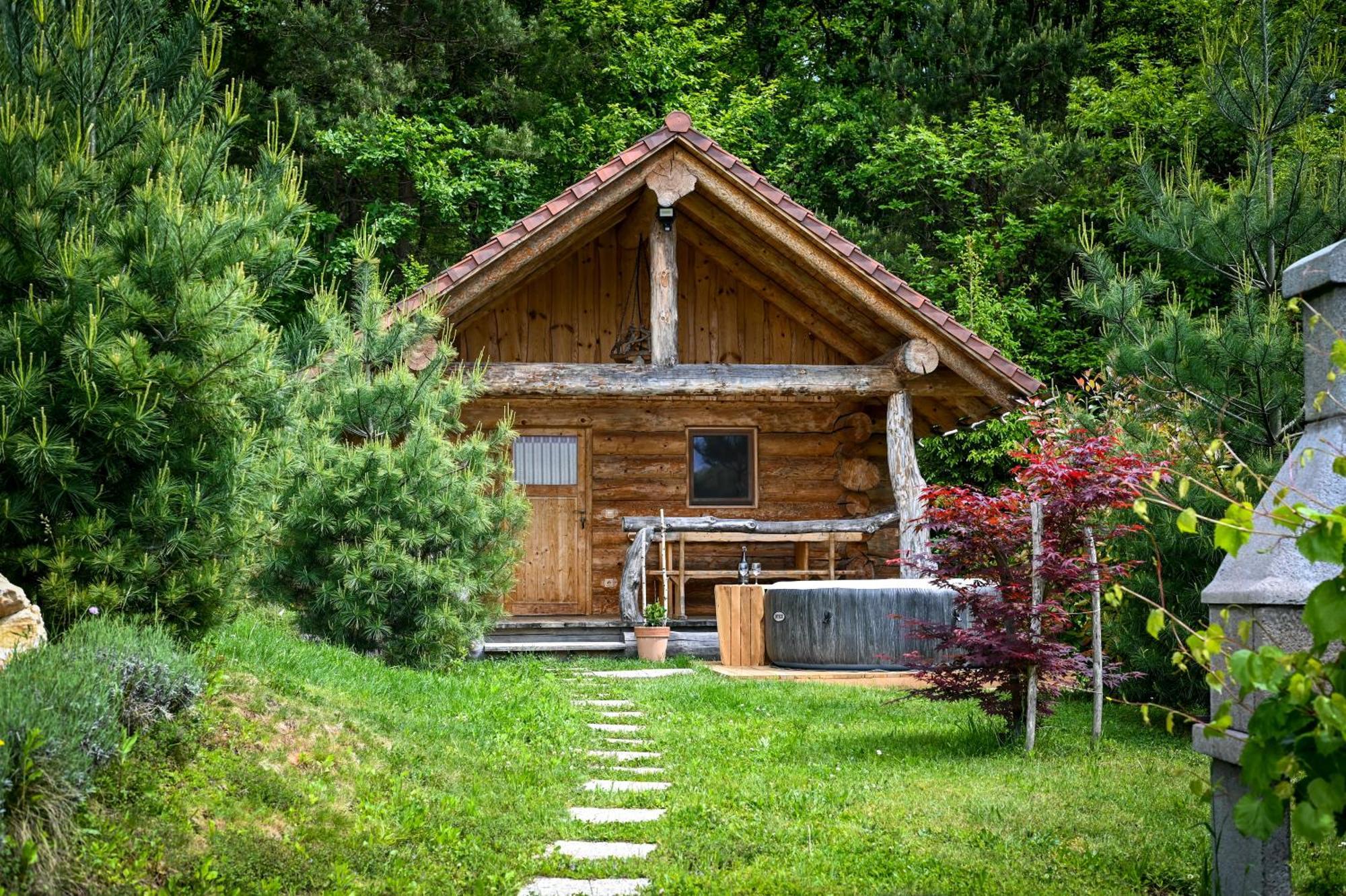 Hut At The Forest Male Brusnice Extérieur photo